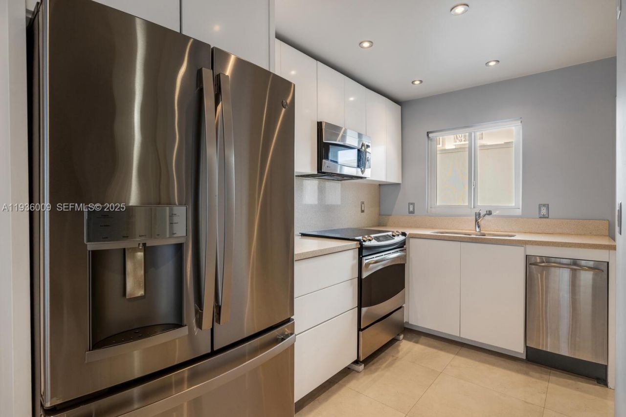 325 Ocean Dr, Unit 409, Miami Beach, FL 33139 Photo