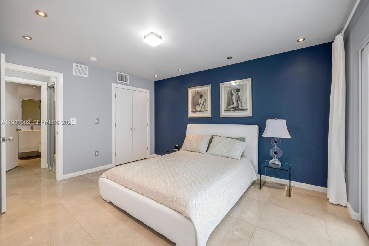 325 Ocean Dr, Unit 409, Miami Beach, FL 33139 Photo