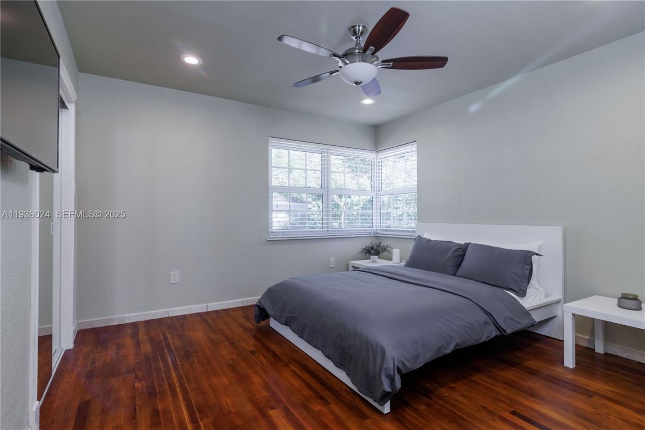 250 NE 48th St , Miami, FL 33137 Photo