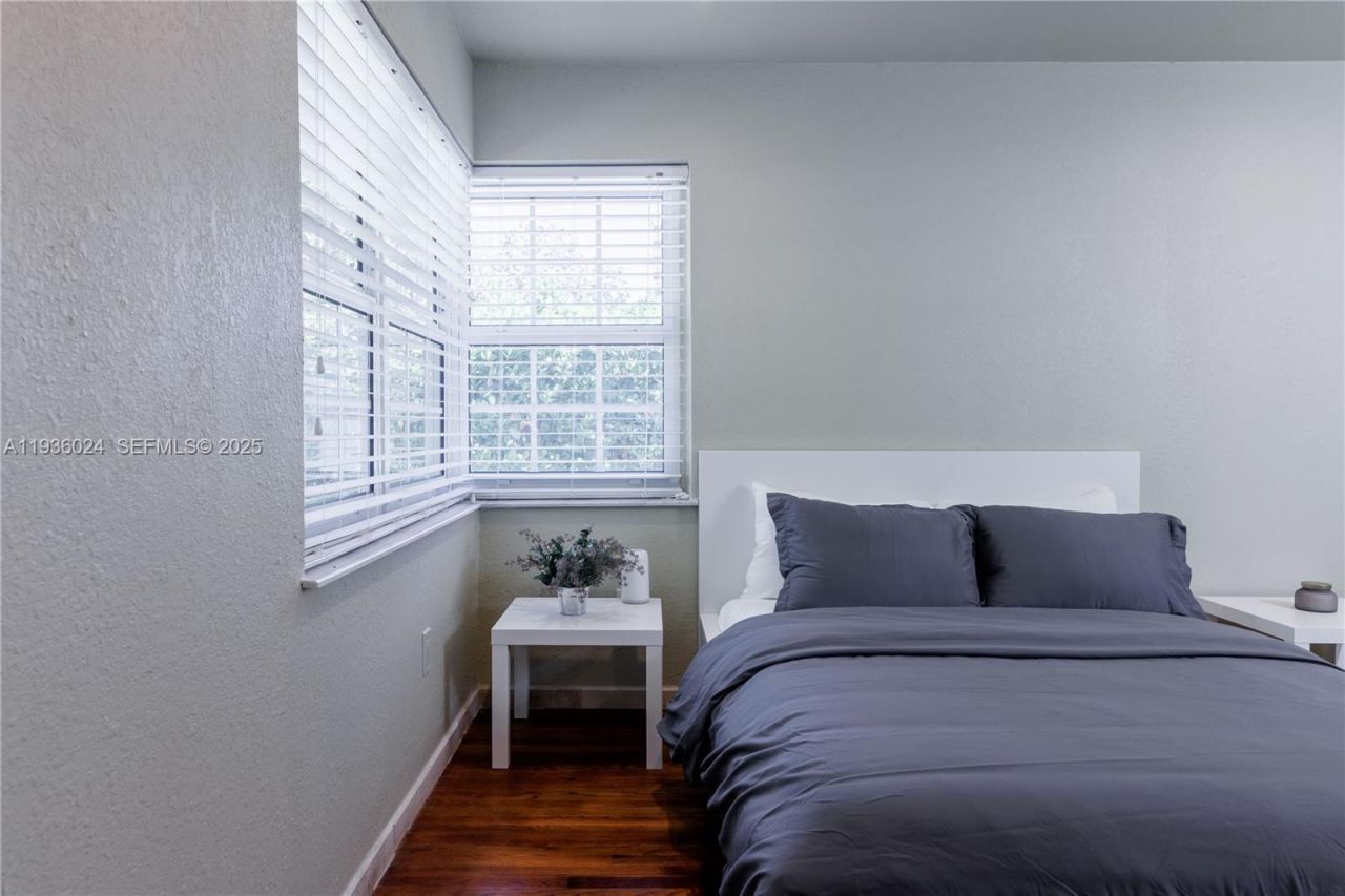 250 NE 48th St , Miami, FL 33137 Photo