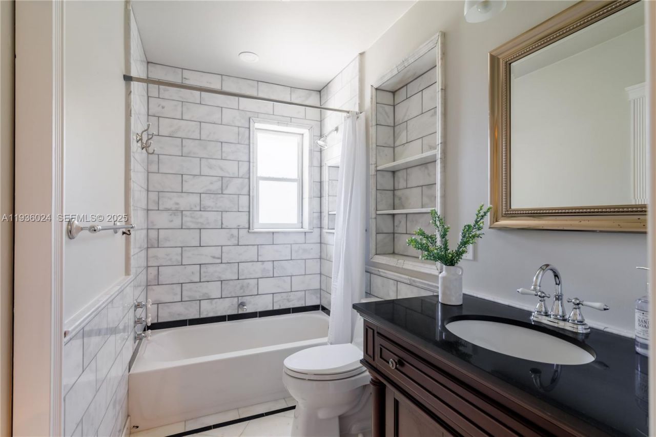 250 NE 48th St , Miami, FL 33137 Photo