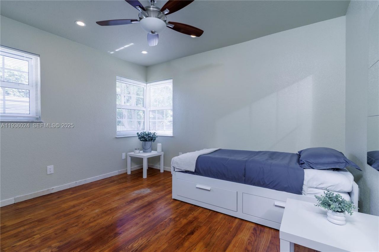 250 NE 48th St , Miami, FL 33137 Photo