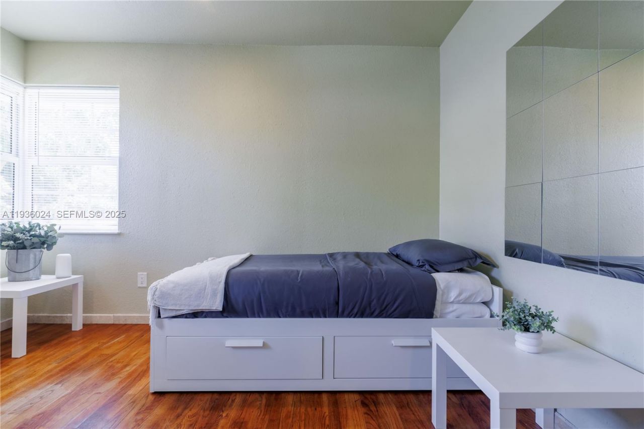 250 NE 48th St , Miami, FL 33137 Photo