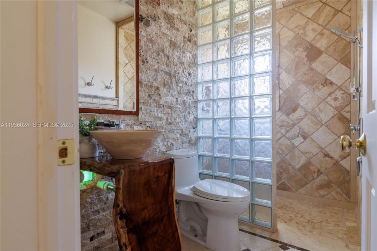 250 NE 48th St , Miami, FL 33137 Photo