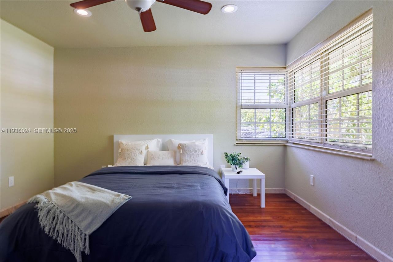 250 NE 48th St , Miami, FL 33137 Photo