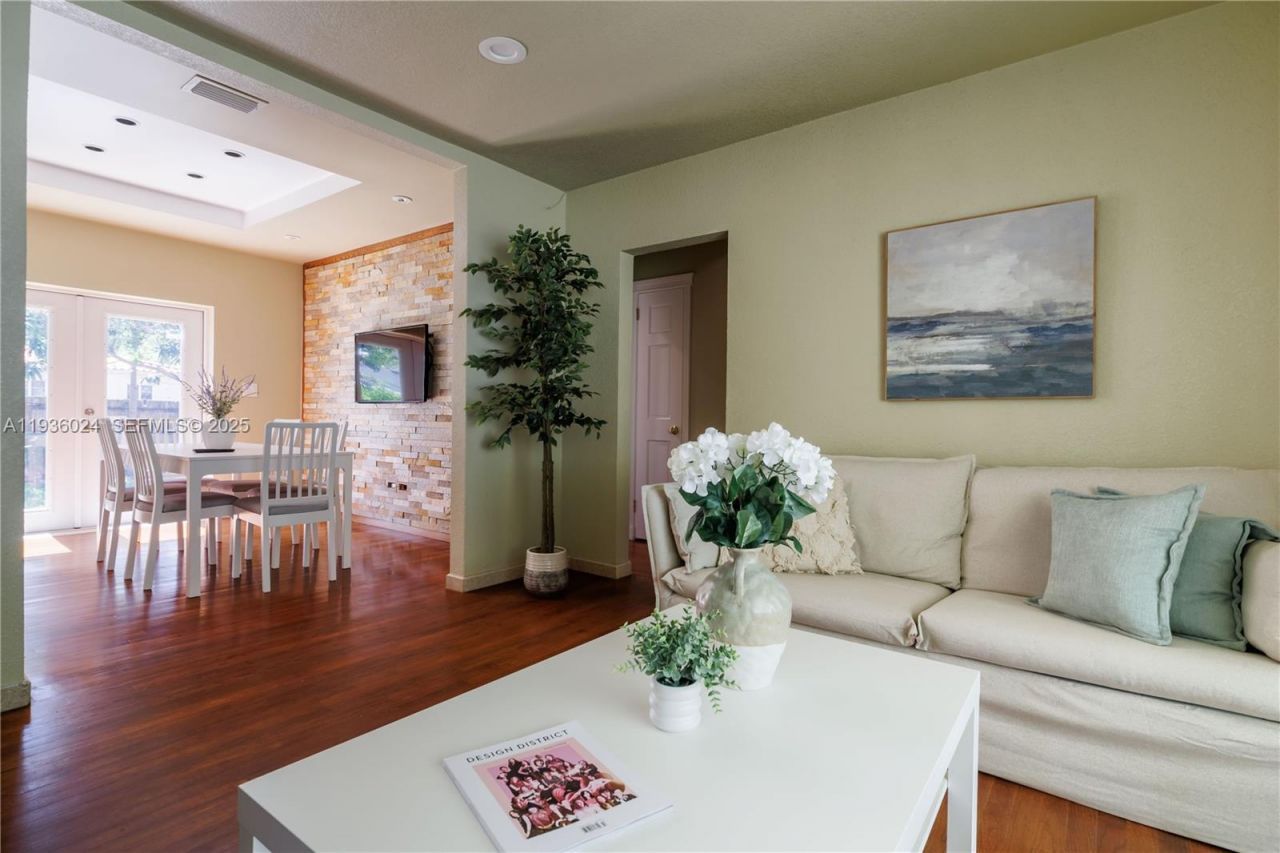 250 NE 48th St , Miami, FL 33137 Photo