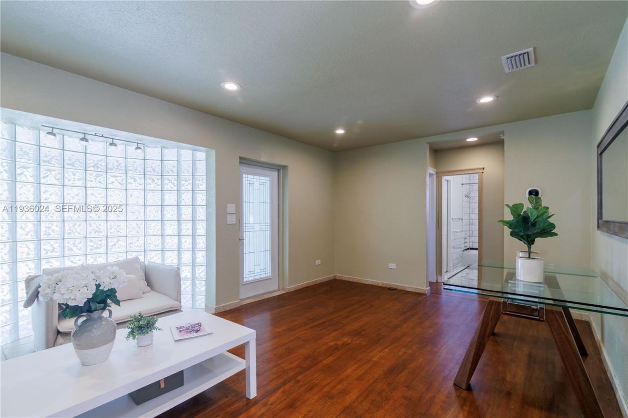 250 NE 48th St , Miami, FL 33137 Photo