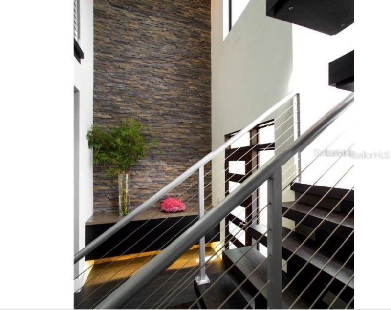 356 Bayview Drive Ne, Saint Petersburg, FL 33704 Photo