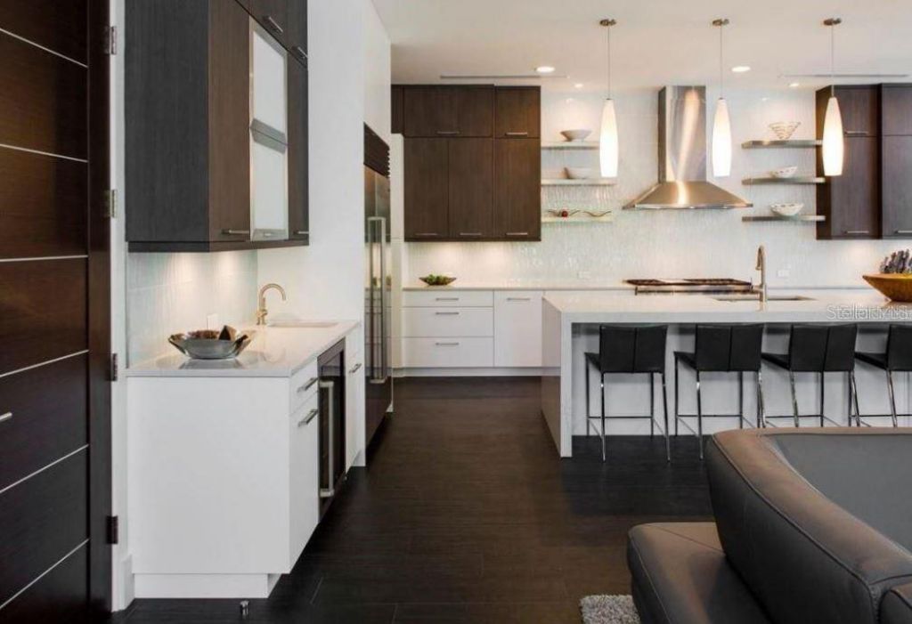 356 Bayview Drive Ne, Saint Petersburg, FL 33704 Photo