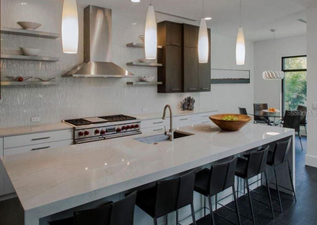 356 Bayview Drive Ne, Saint Petersburg, FL 33704 Photo