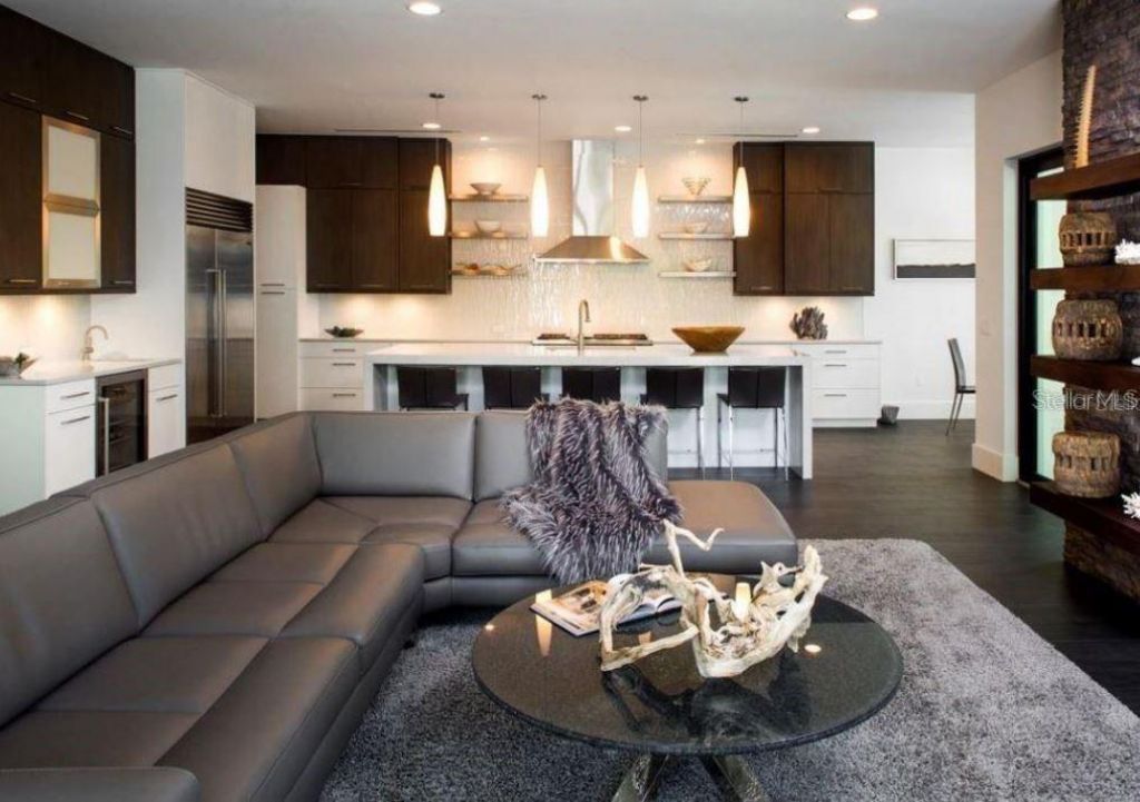 356 Bayview Drive Ne, Saint Petersburg, FL 33704 Photo