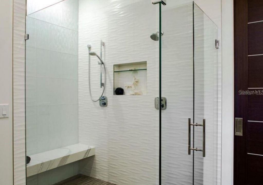 356 Bayview Drive Ne, Saint Petersburg, FL 33704 Photo