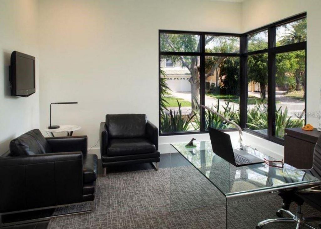 356 Bayview Drive Ne, Saint Petersburg, FL 33704 Photo