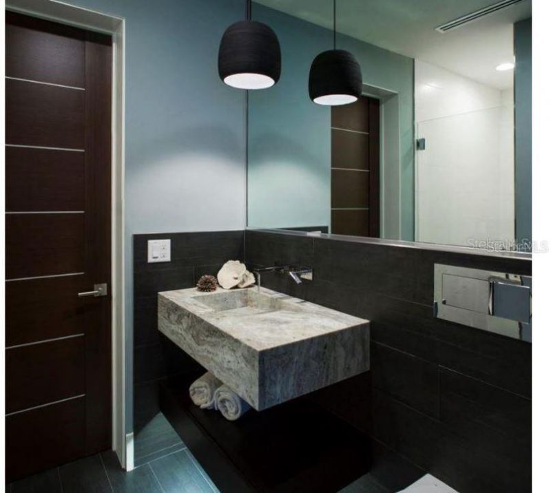 356 Bayview Drive Ne, Saint Petersburg, FL 33704 Photo