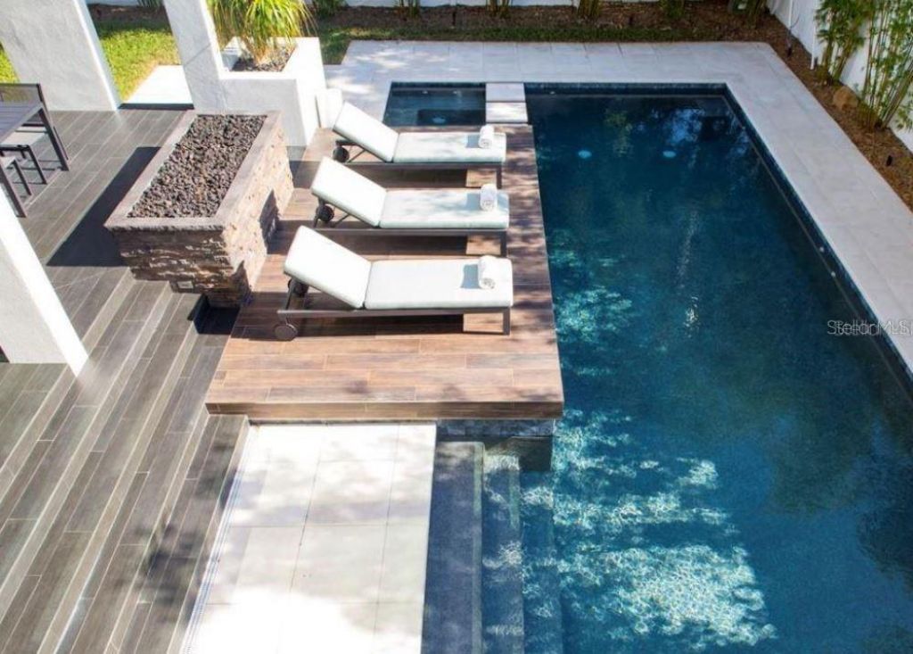 356 Bayview Drive Ne, Saint Petersburg, FL 33704 Photo