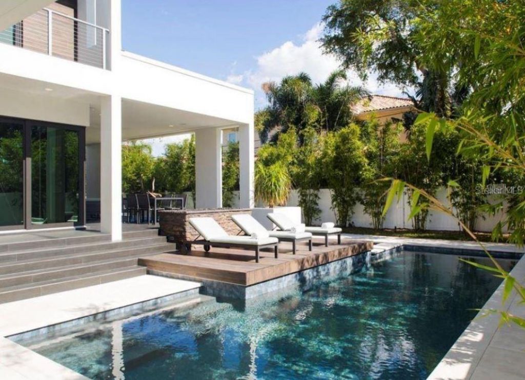 356 Bayview Drive Ne, Saint Petersburg, FL 33704 Photo