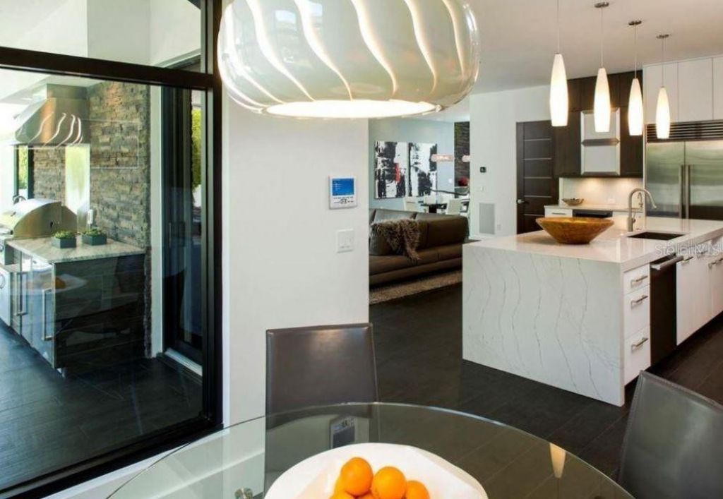 356 Bayview Drive Ne, Saint Petersburg, FL 33704 Photo