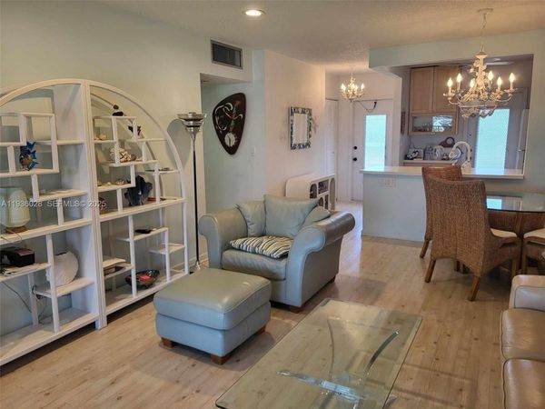 4701 NW 34th St, Unit 604, Lauderdale Lakes, FL 33319