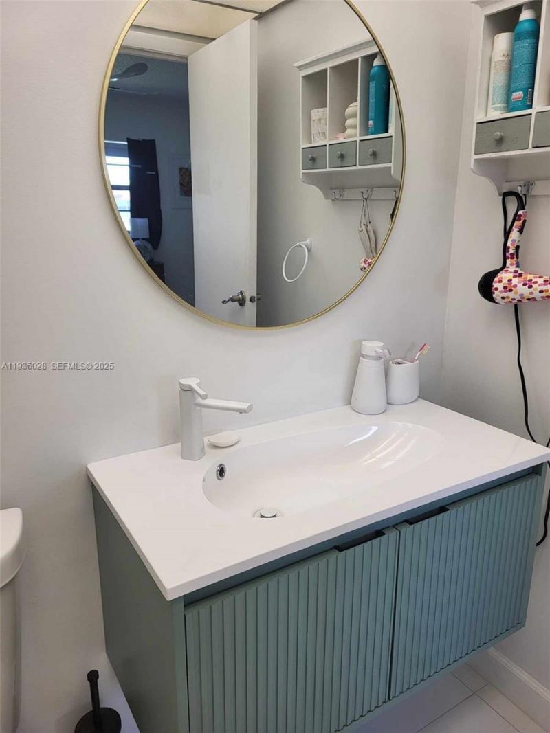 4701 NW 34th St, Unit 604, Lauderdale Lakes, FL 33319 Photo