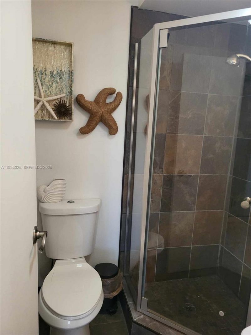 4701 NW 34th St, Unit 604, Lauderdale Lakes, FL 33319 Photo