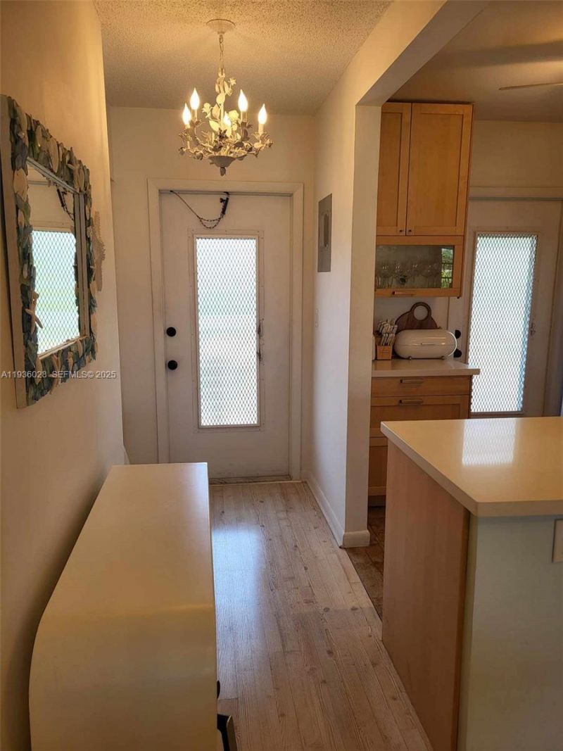 4701 NW 34th St, Unit 604, Lauderdale Lakes, FL 33319 Photo