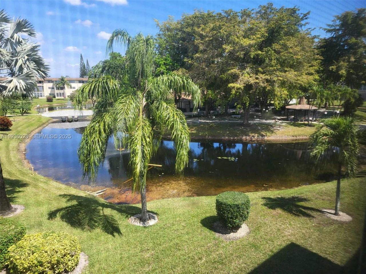 4701 NW 34th St, Unit 604, Lauderdale Lakes, FL 33319 Photo