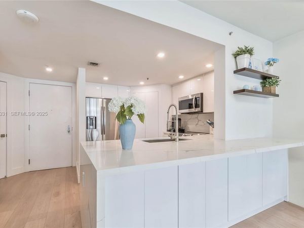 701 Brickell Key Blvd, Unit 808, Miami, FL 33131