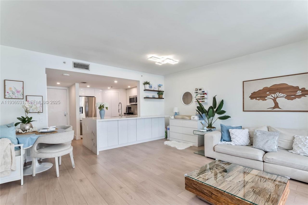 701 Brickell Key Blvd, Unit 808, Miami, FL 33131 Photo