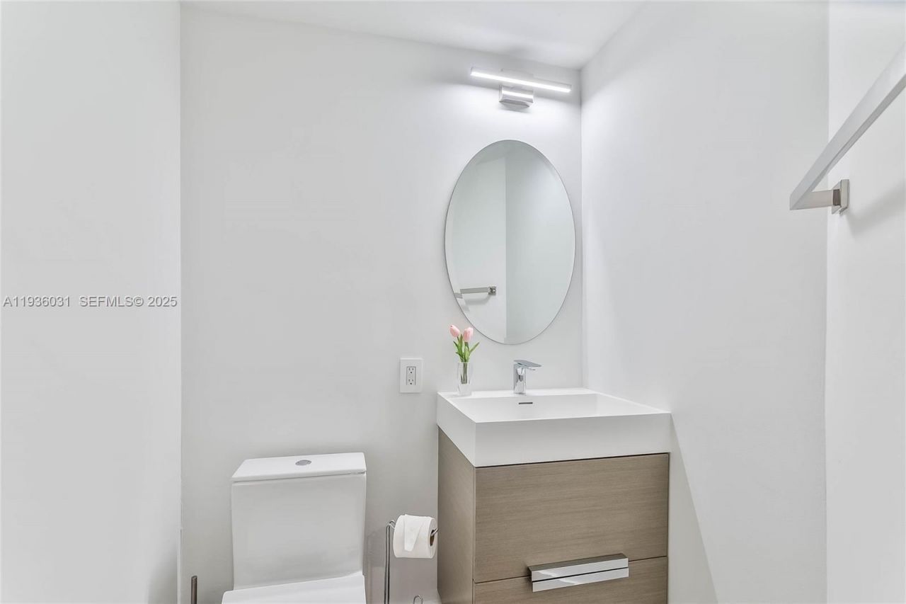 701 Brickell Key Blvd, Unit 808, Miami, FL 33131 Photo