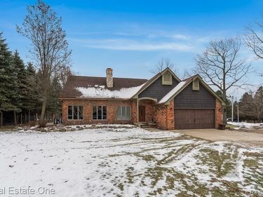 820 Quatro Lane, Leonard Vlg, MI 48367