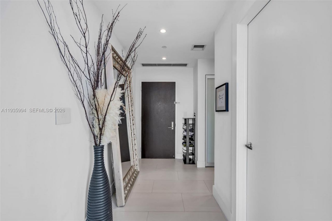 900 Biscayne Blvd , Unit 2312, Miami, FL 33132 Photo