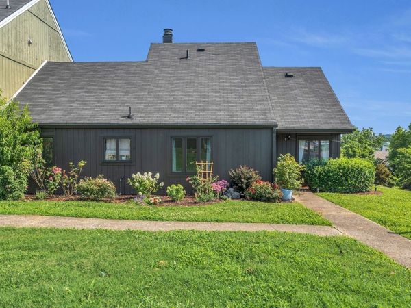 210 Raintree Dr, Hermitage, TN 37076