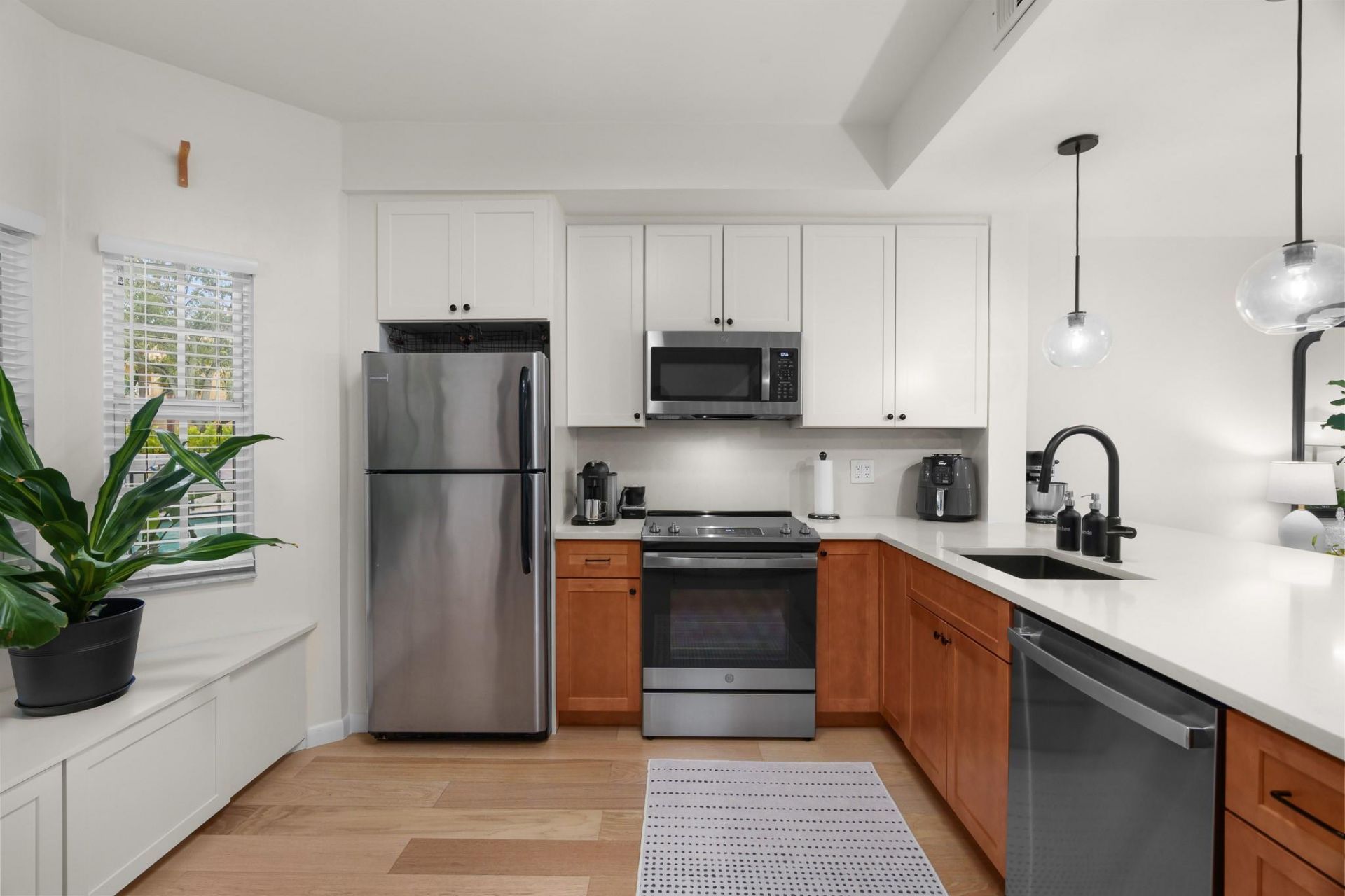 1321 Bayview Dr, Unit 4, Fort Lauderdale, FL 33304 Photo