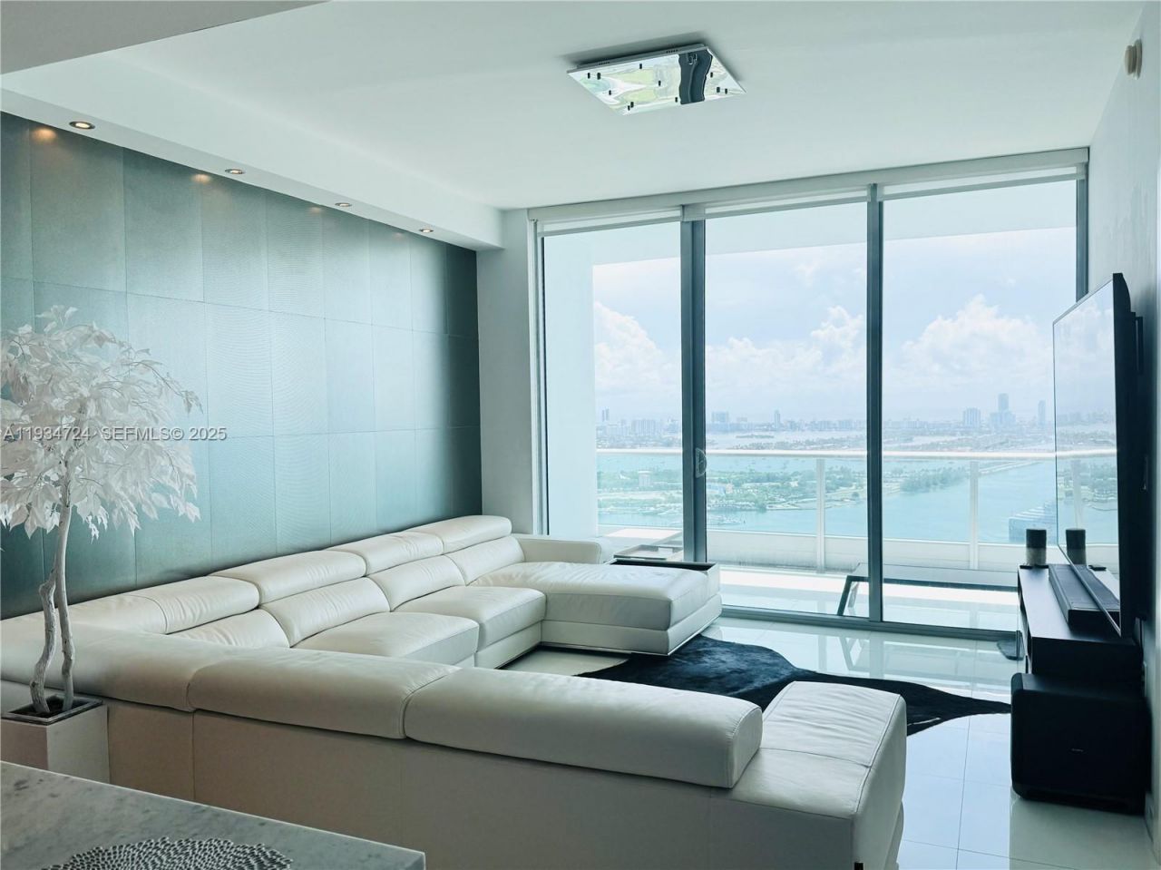 900 Biscayne Blvd , Unit 4504, Miami, FL 33132 Photo