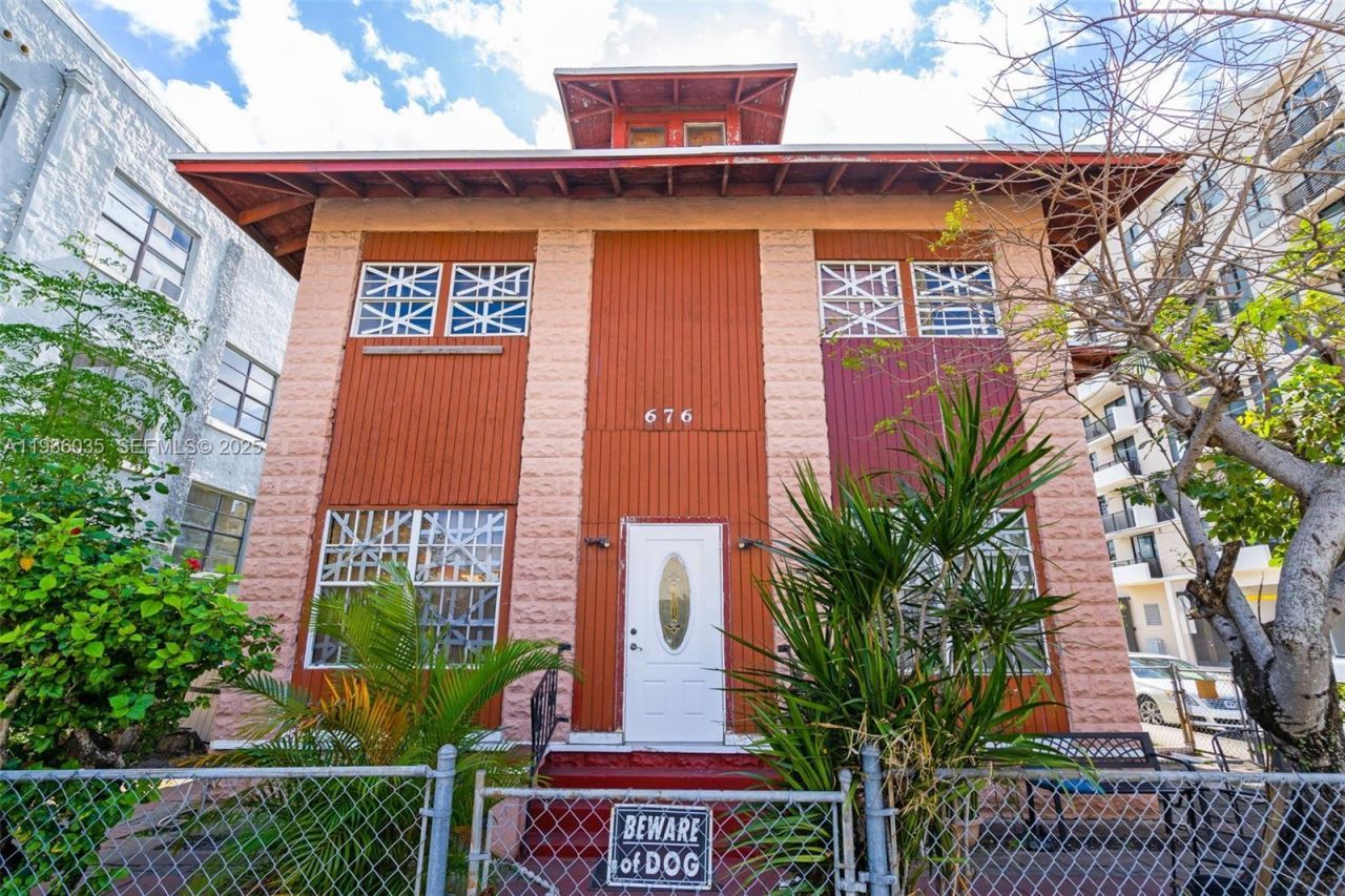 676 SW 1st St, Miami, FL 33130 Photo