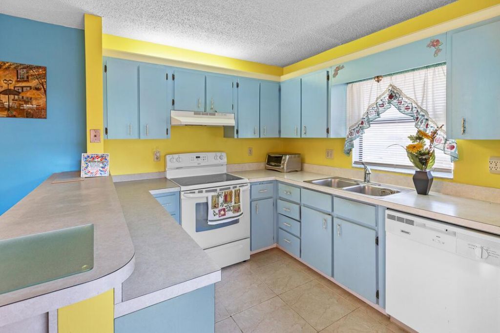 1402 Nebraska Avenue, Unit 13, Fort Pierce, FL 34950 Photo