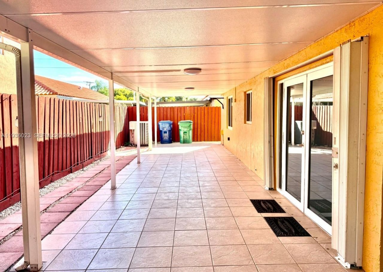 8510 NW 1st Ter, Miami, FL 33126 Photo