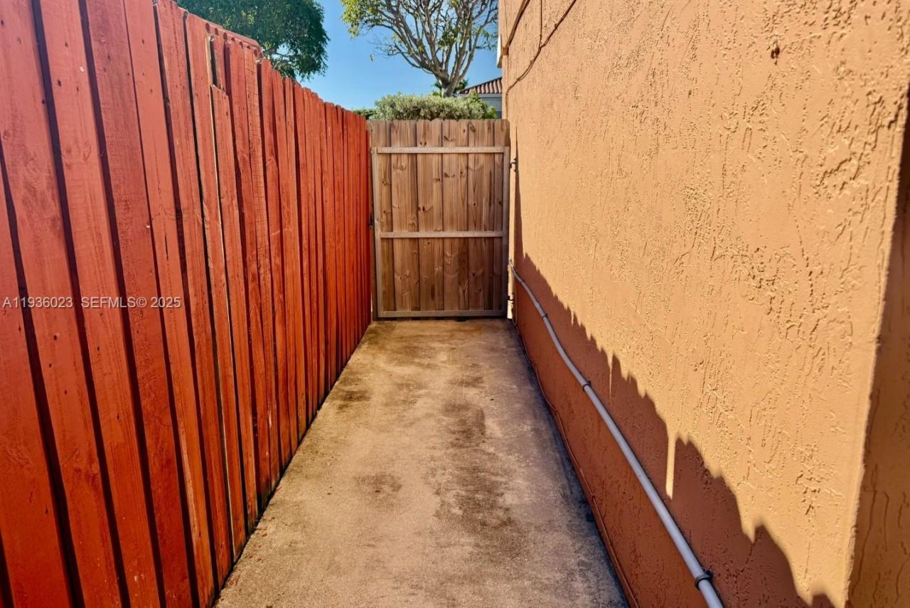 8510 NW 1st Ter, Miami, FL 33126 Photo