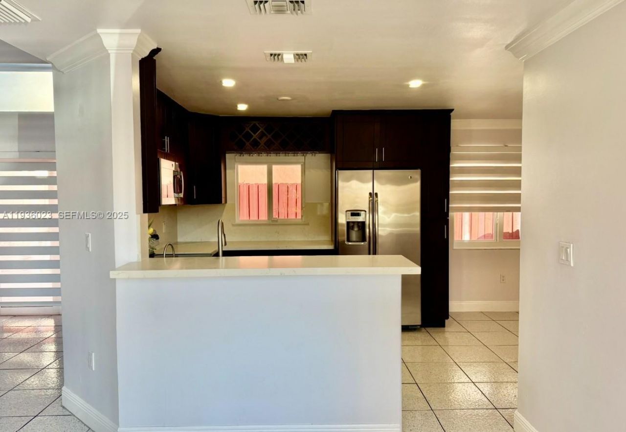 8510 NW 1st Ter, Miami, FL 33126 Photo