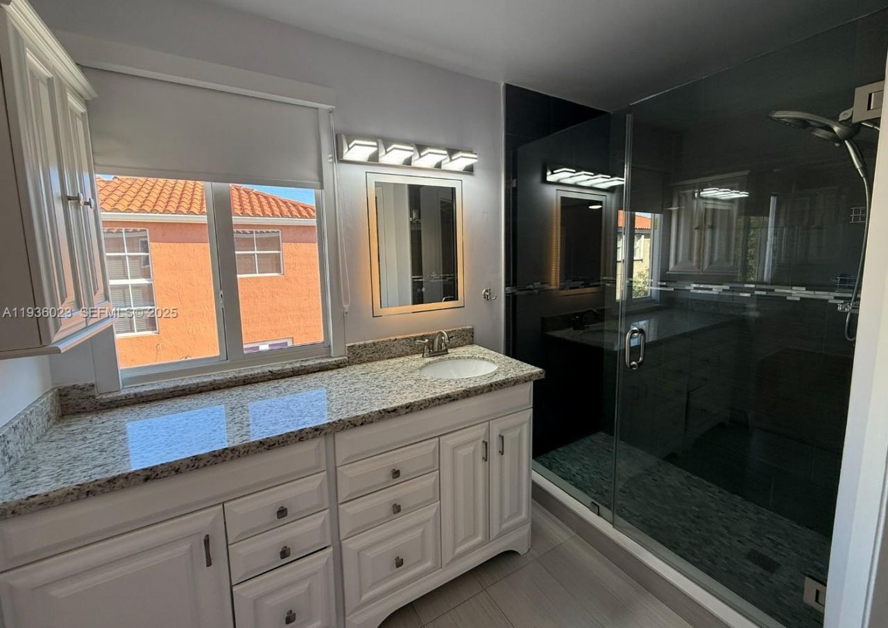 8510 NW 1st Ter, Miami, FL 33126 Photo