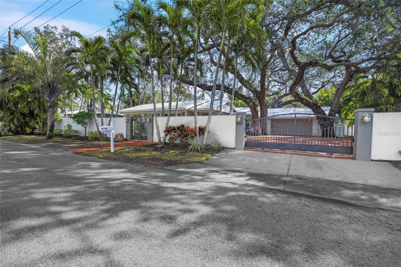 3331 Old Oak Drive, Sarasota, FL 34239 Photo