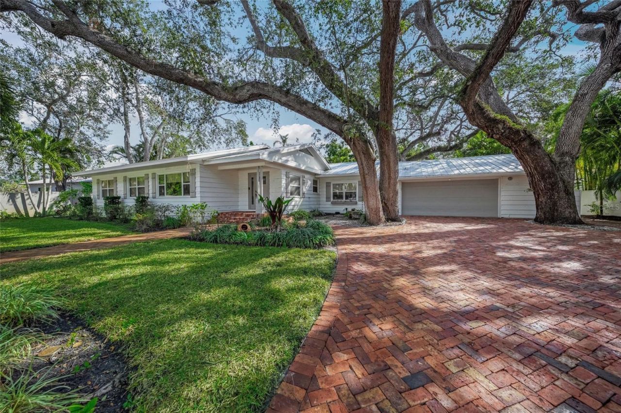 3331 Old Oak Drive, Sarasota, FL 34239 Photo
