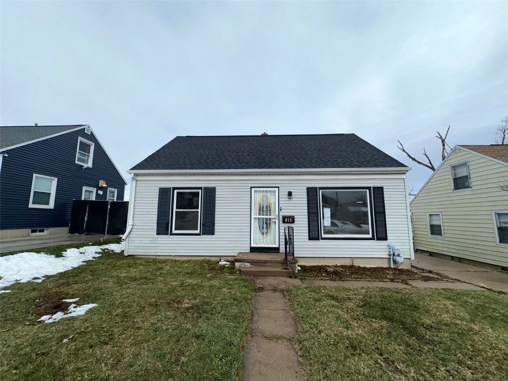 812 16th Ave Sw, Cedar Rapids, IA 52404 Main Photo