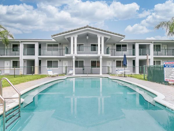 4001 NE 21st Ave, Unit 207, Fort Lauderdale, FL 33308