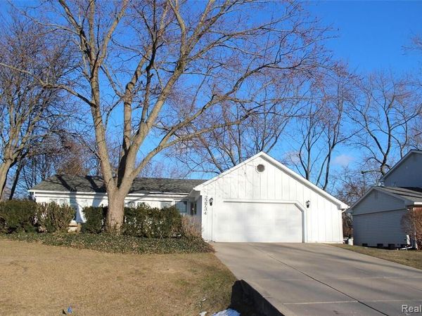 22734 Chestnut Tree, Novi, MI 48375