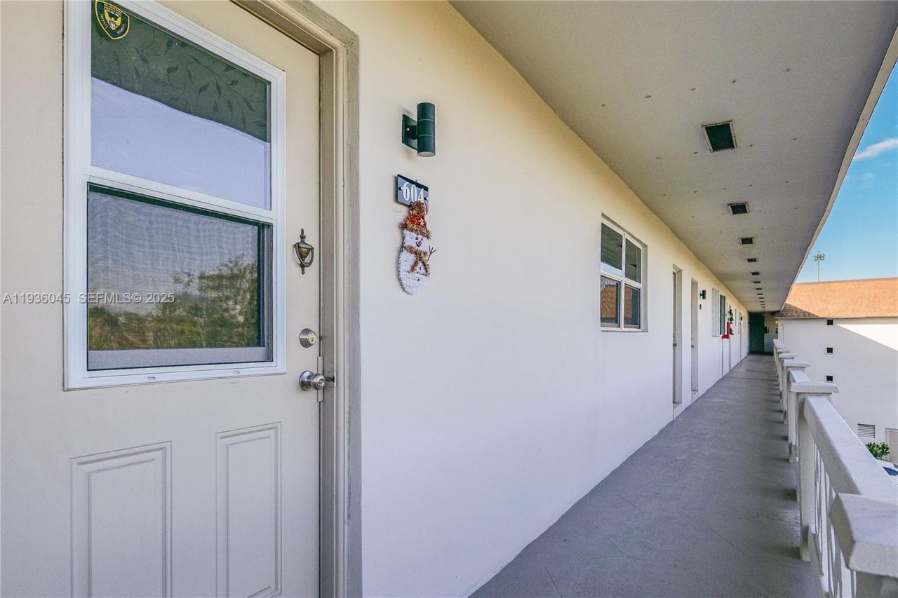 3501 NW 47th Ave , Unit 604, Lauderdale Lakes, FL 33319 Photo