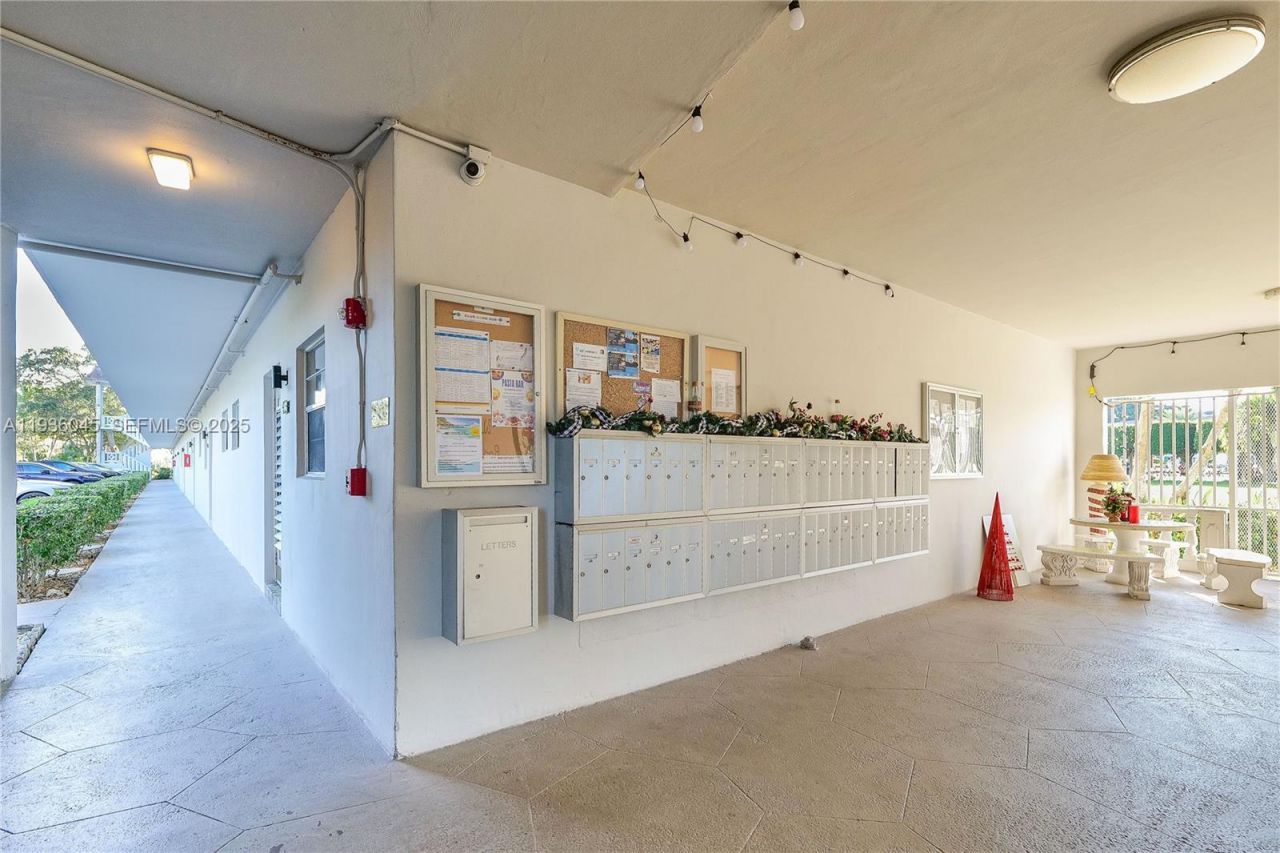 3501 NW 47th Ave , Unit 604, Lauderdale Lakes, FL 33319 Photo