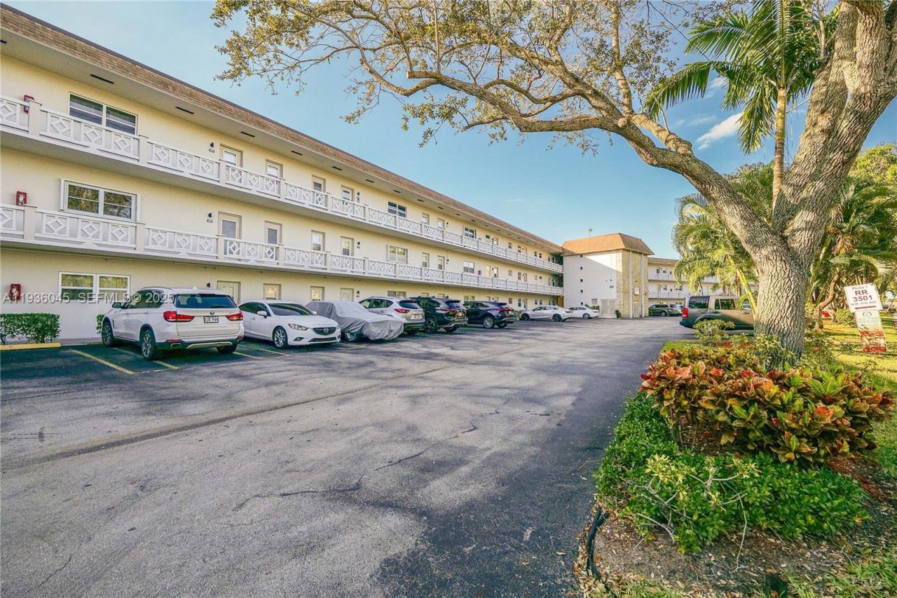 3501 NW 47th Ave , Unit 604, Lauderdale Lakes, FL 33319 Photo