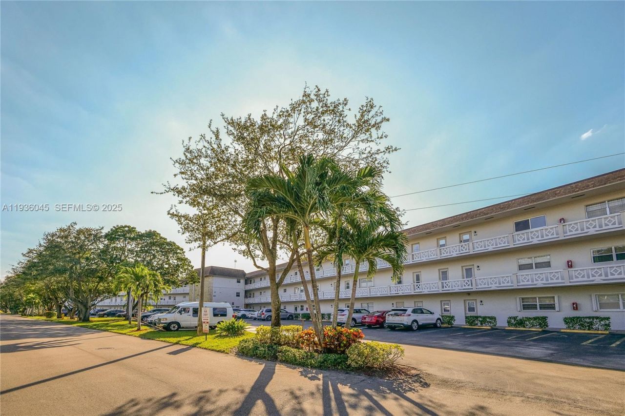 3501 NW 47th Ave , Unit 604, Lauderdale Lakes, FL 33319 Photo
