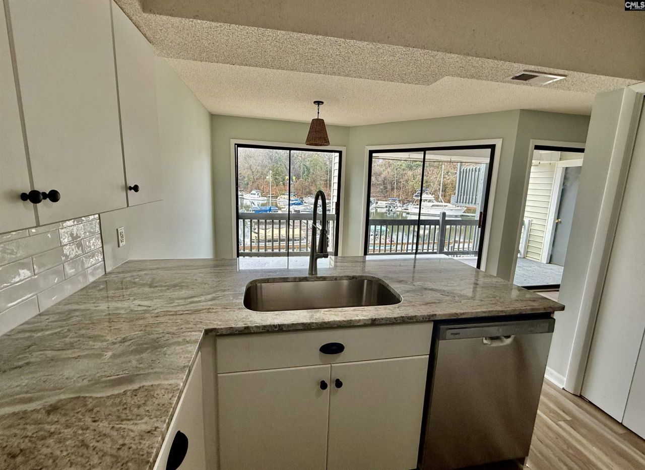 270 Shoreline Drive Photo 5